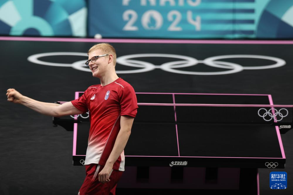 这使得他在 这使得他在