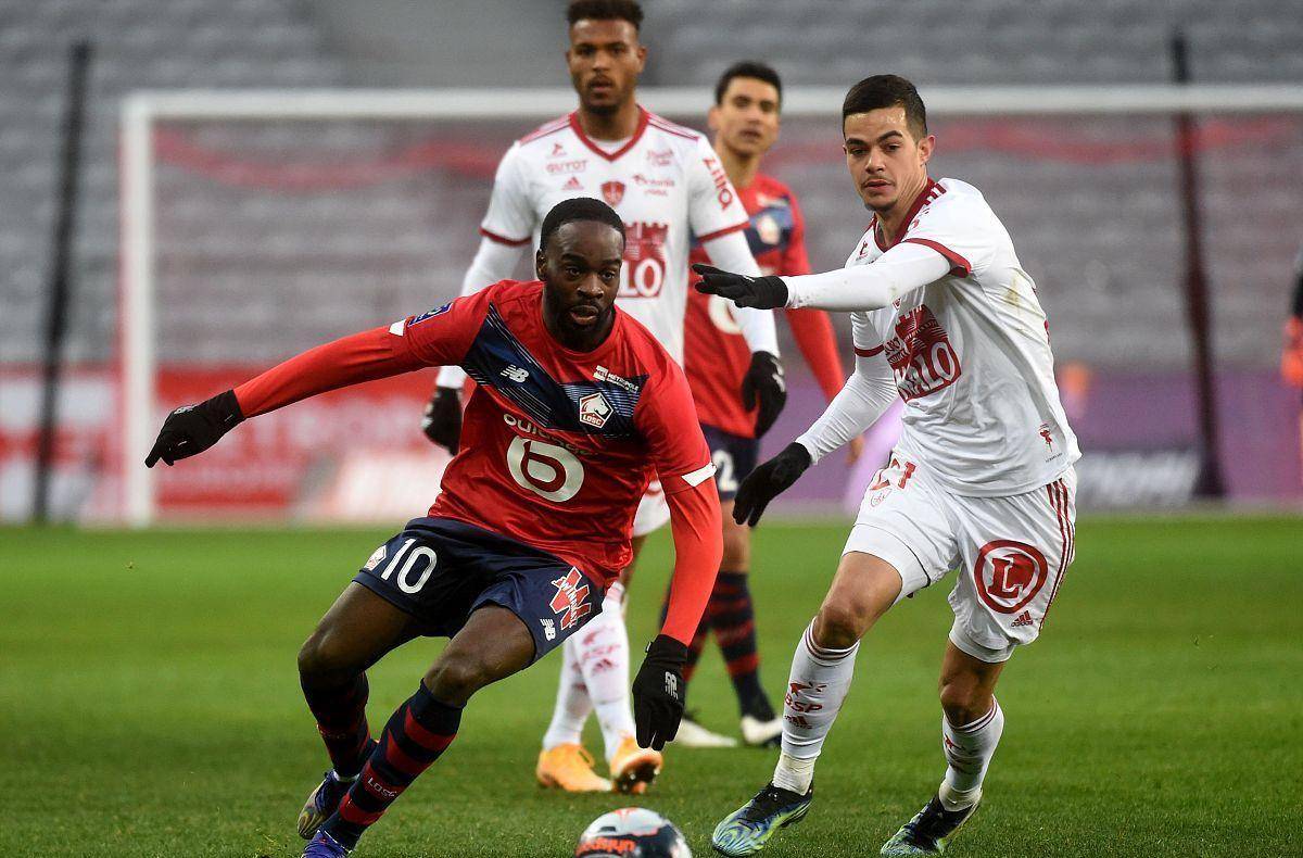 队的防线撕 队的防线撕