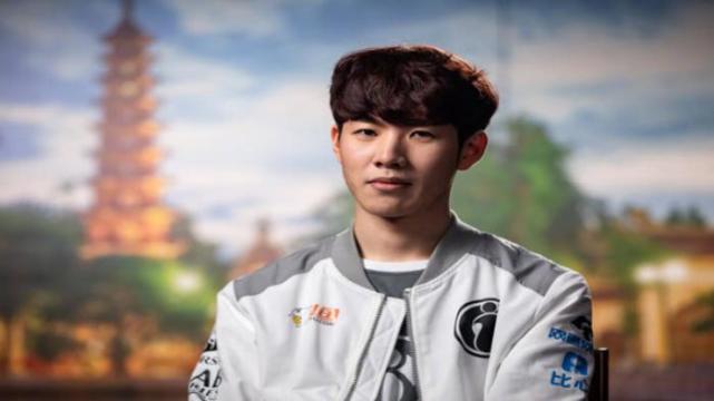 地位受到影 地位受到影