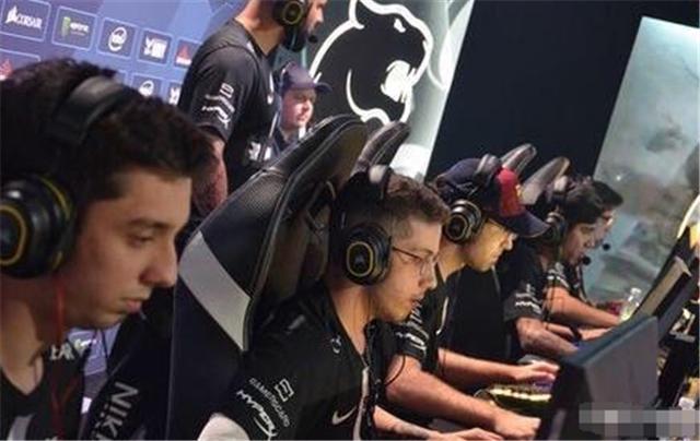 对阵藍十字 对阵藍十字