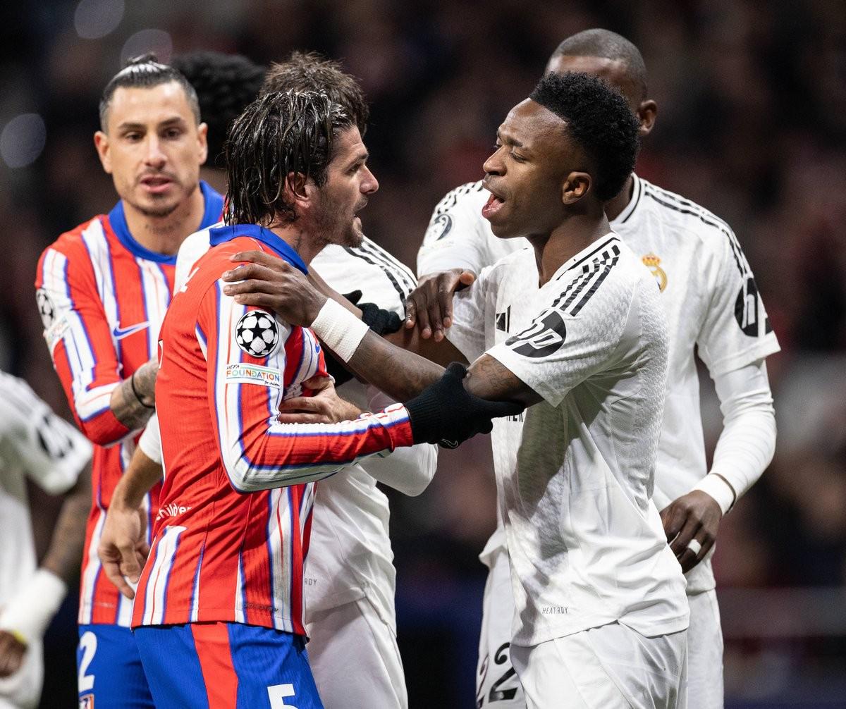 球给底角 球给底角